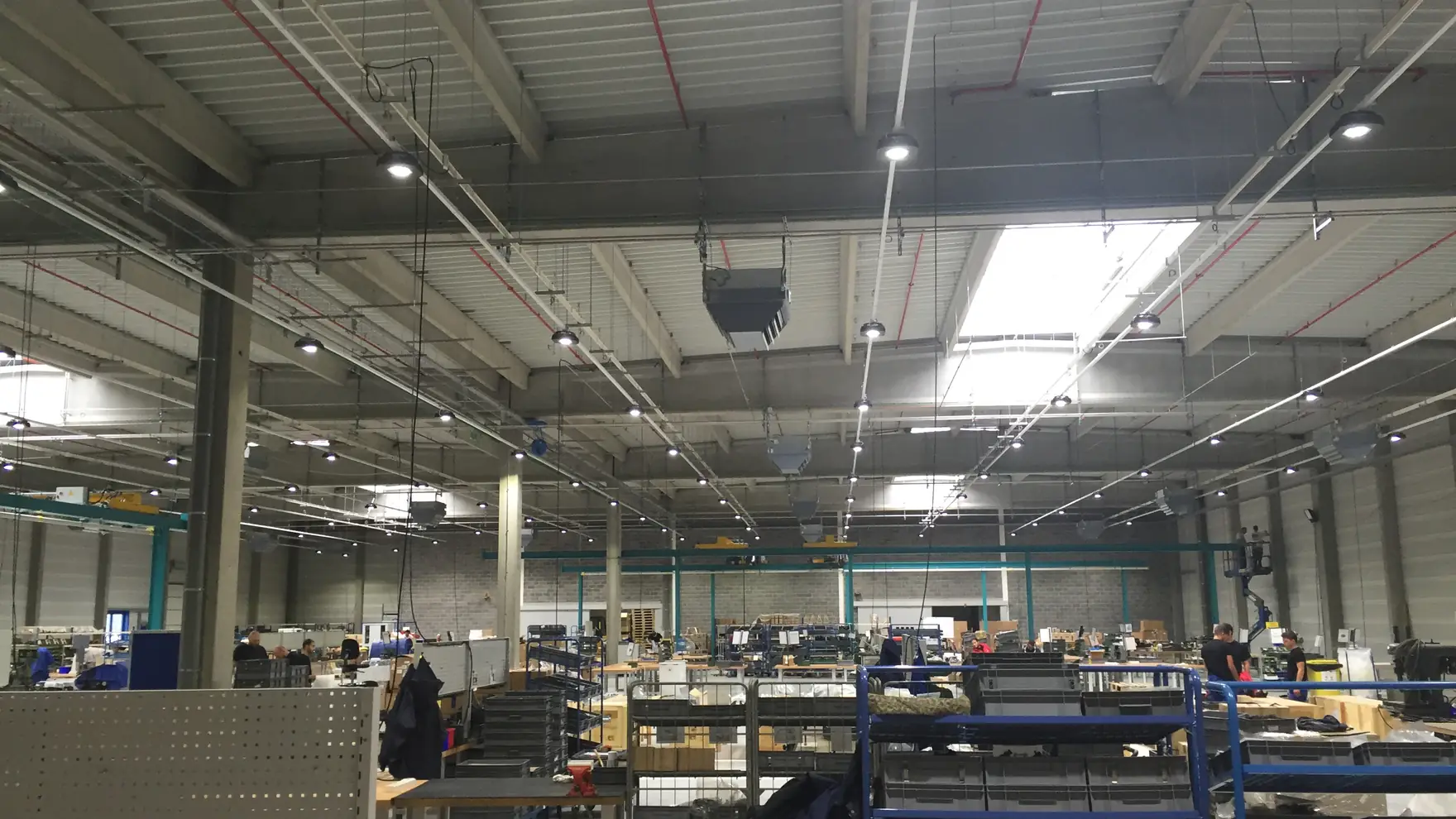 Atelier de production éclairé en LED, FN Herstal